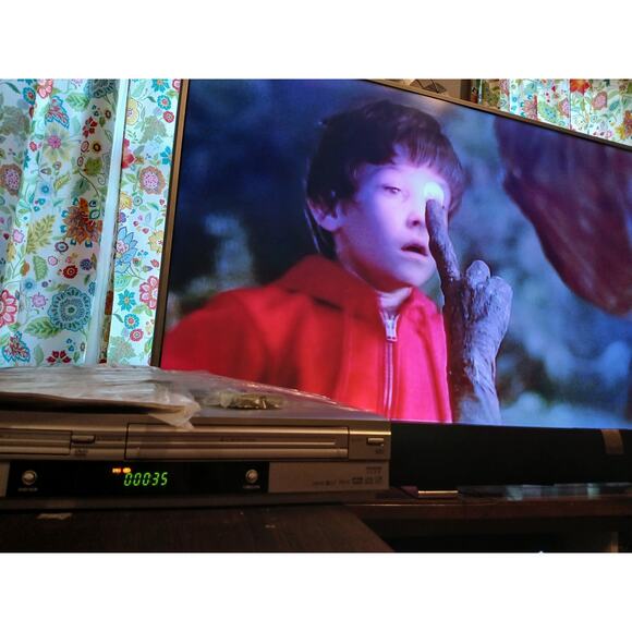 Zenith XBV443 DVD VCR Combo Player - Picture 4 of 12